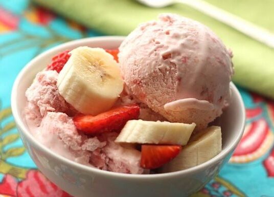 HELADO DE FRUTILLA Y BANANA
